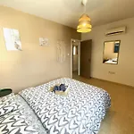 Апартаменты 2br - 5mins Walk To The With Internet Access Ларнака