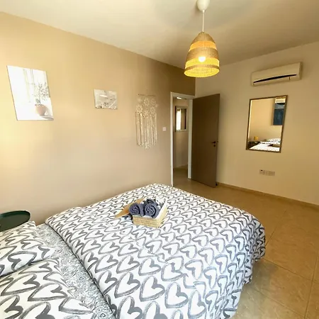 Apartment 2br - 5mins Walk To The With Internet Access Larnaca