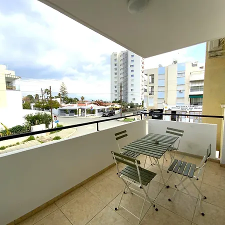 Apartment 2br - 5mins Walk To The With Internet Access *