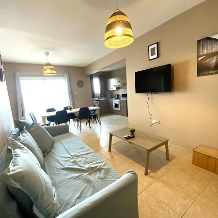 2br - 5mins Walk To The With Internet Access *