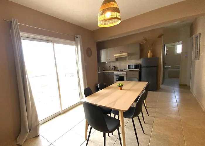 2br - 5mins Walk To The With Internet Access Apartament *