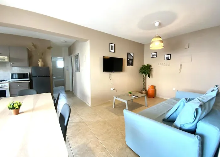 Apartament 2br - 5mins Walk To The With Internet Access