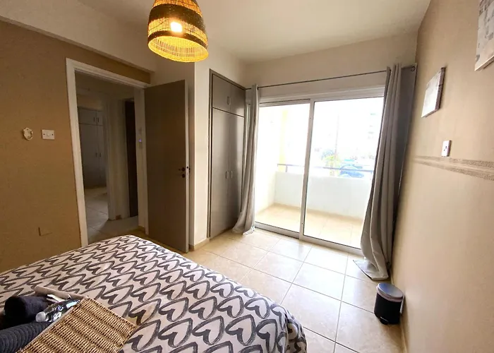 2br - 5mins Walk To The With Internet Access Apartament