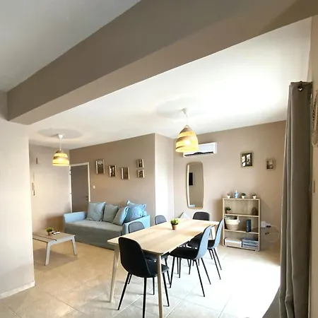 2br - 5mins Walk To The With Internet Access * Lárnaka