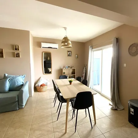 Apartmán 2br - 5mins Walk To The With Internet Access *