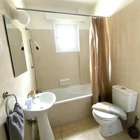 2br - 5mins Walk To The With Internet Access