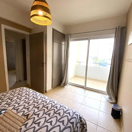 2br - 5mins Walk To The With Internet Access Apartman