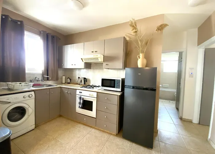 2br - 5mins Walk To The With Internet Access Ларнака