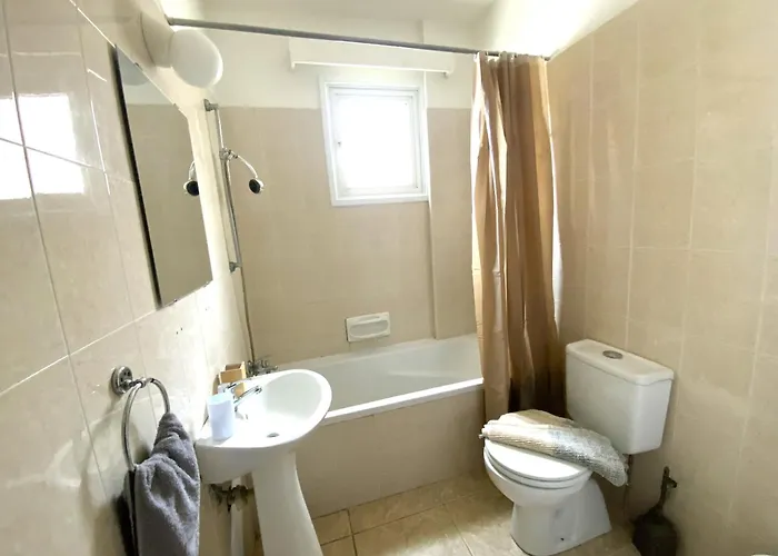 2br - 5mins Walk To The With Internet Access