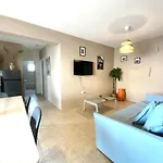 Lejlighed 2br - 5mins Walk To The With Internet Access