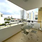 Lejlighed 2br - 5mins Walk To The With Internet Access *