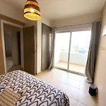 2br - 5mins Walk To The With Internet Access Lejlighed