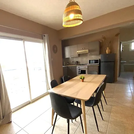 2br - 5mins Walk To The With Internet Access Lejlighed *
